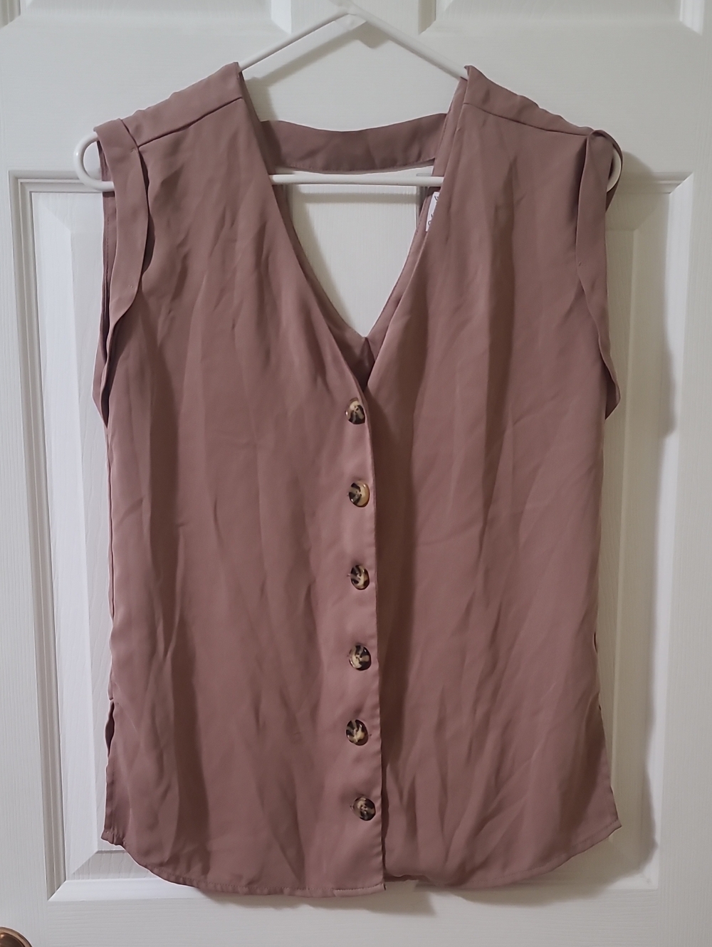 Kismet Sleeveless V-Neck Button-Front Blouse Mauve Dusy Rose